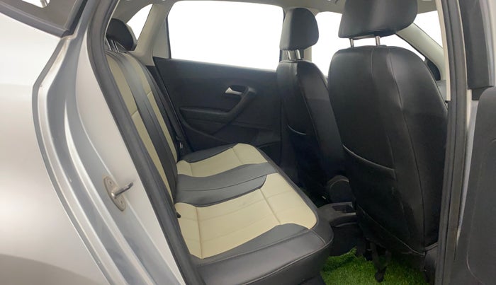 2015 Volkswagen Polo COMFORTLINE 1.2L, Petrol, Manual, 43,106 km, Right Side Rear Door Cabin