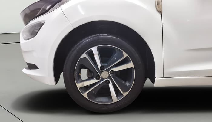 2020 Tata ALTROZ XZ PETROL, Petrol, Manual, 38,895 km, Left Front Wheel