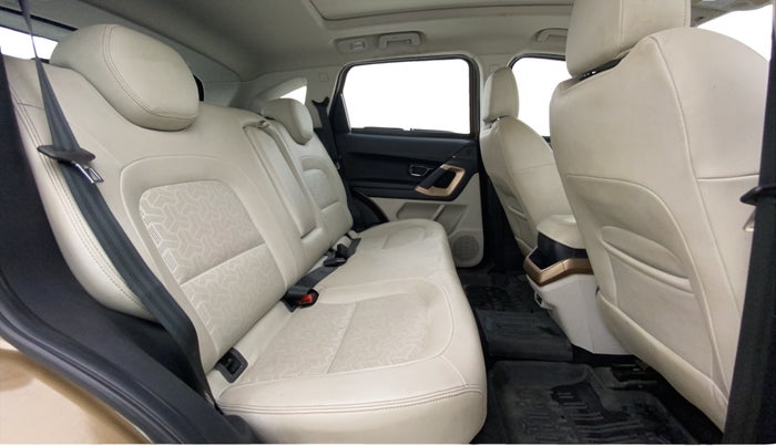 2022 Tata Harrier XZA PLUS 2.0L, Diesel, Automatic, 69,968 km, Right Side Rear Door Cabin