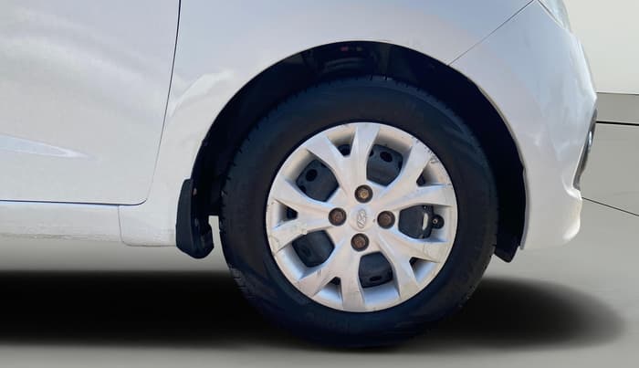 2014 Hyundai Grand i10 MAGNA 1.2 KAPPA VTVT, Petrol, Manual, 1,02,701 km, Right Front Wheel