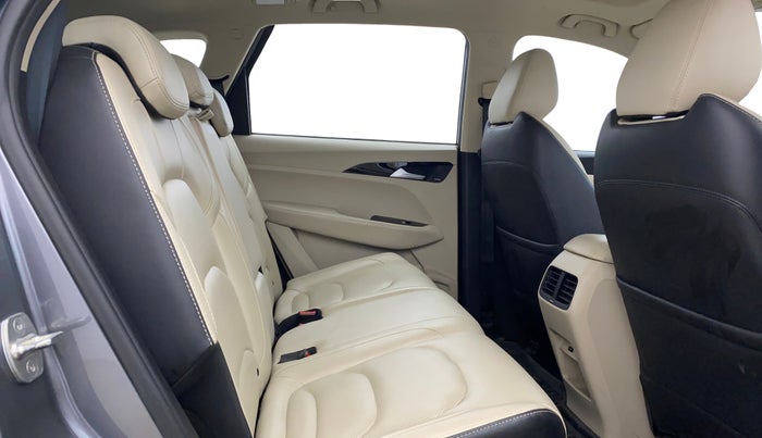 2023 MG HECTOR SHARP 1.5 PETROL CVT, Petrol, Automatic, 12,146 km, Right Side Rear Door Cabin