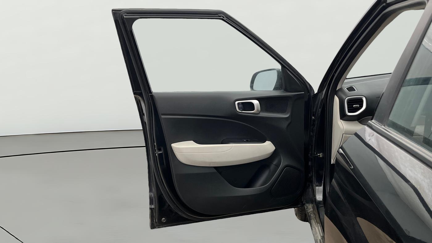 2022 Hyundai VENUE S 1.2, Petrol, Manual, 32,325 km, LHS Front Door