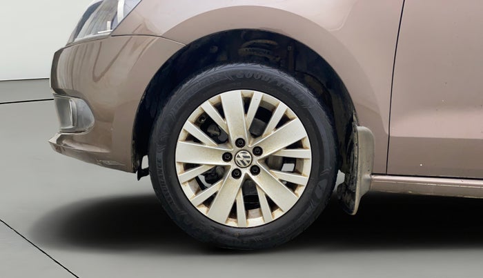 2015 Volkswagen Vento HIGHLINE 1.6 MPI, Petrol, Manual, 47,507 km, Left Front Wheel