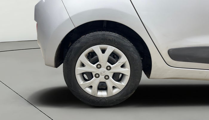 2015 Hyundai Grand i10 SPORTZ 1.2 KAPPA VTVT, Petrol, Manual, 61,896 km, Right Rear Wheel