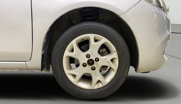 2014 Renault Scala RXL PETROL AT, Petrol, Automatic, 95,056 km, Right Front Wheel