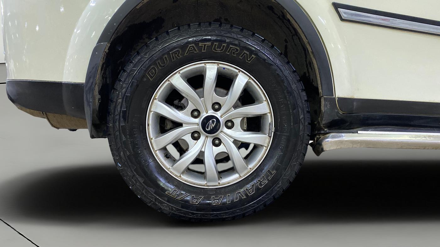 2019 Mahindra XUV500 W9, Diesel, Manual, 77,303 km, Right Rear Wheel