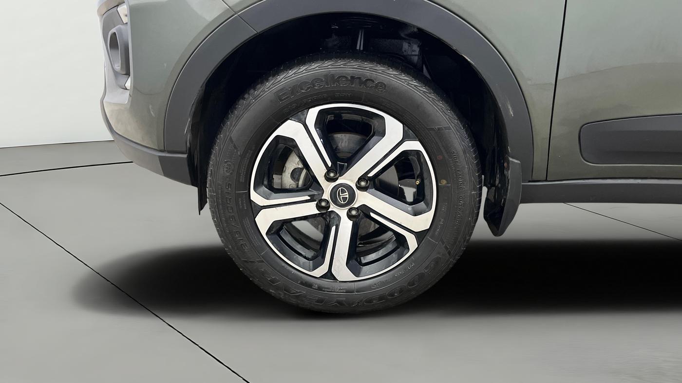 2022 Tata NEXON XZA PLUS SUNROOF PETROL, Petrol, Automatic, 29,069 km, Left Front Wheel