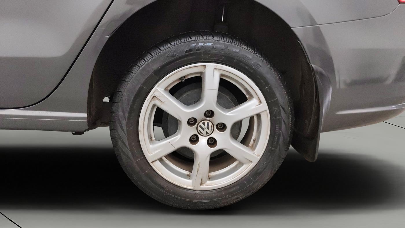 2013 Volkswagen Vento HIGHLINE 1.6 MPI, Petrol, Manual, 64,276 km, Left Rear Wheel