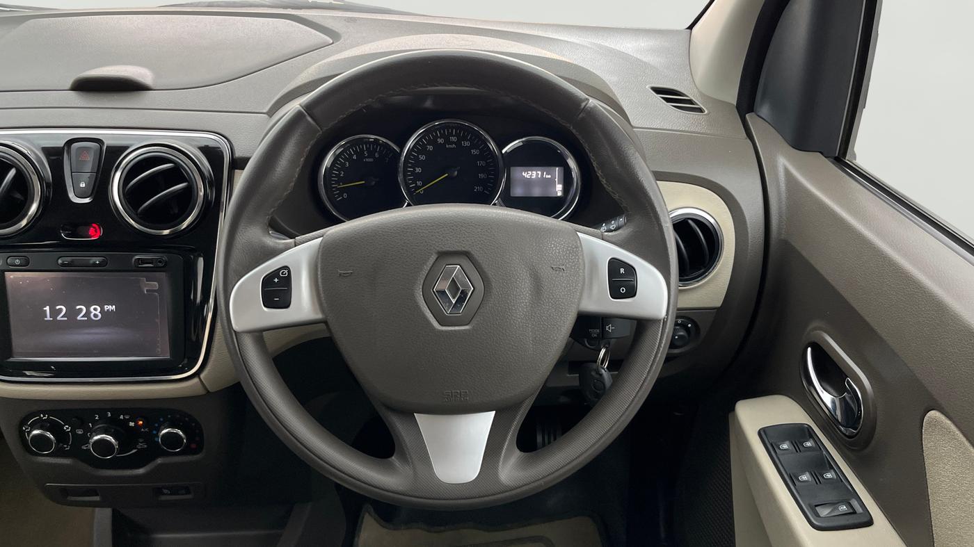 2015 Renault Lodgy 110 PS RXZ, Diesel, Manual, 42,370 km, Steering Wheel Close Up