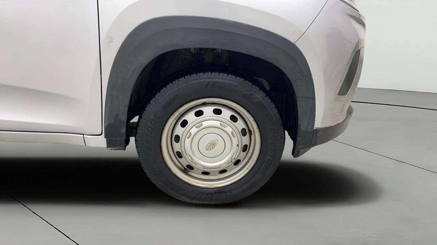 2018 Mahindra KUV 100 NXT K2 P 6 STR, Petrol, Manual, 39,402 km, Right Front Wheel