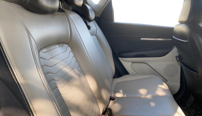 2023 KIA SONET HTX 1.0 IMT, Petrol, Manual, 19,847 km, Right Side Rear Door Cabin