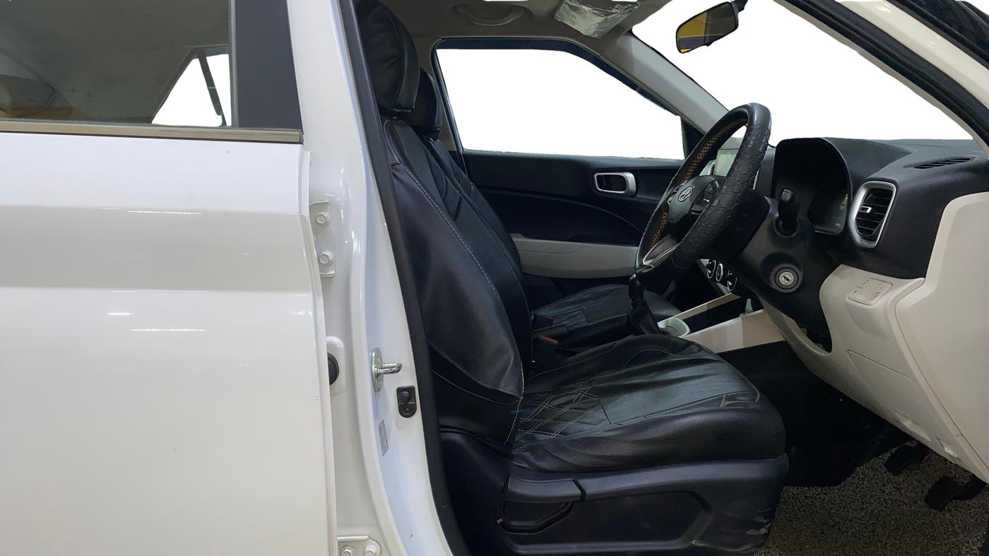 2023 Hyundai VENUE S 1.2, Petrol, Manual, 42,595 km, Right Side Front Door Cabin