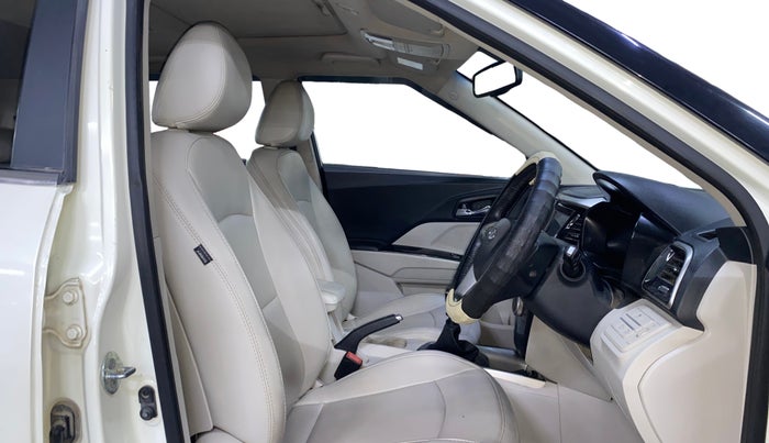 2022 Mahindra XUV300 W8 (O) 1.2 PETROL, Petrol, Manual, 73,373 km, Right Side Front Door Cabin