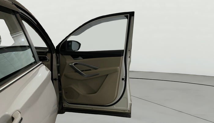 2021 MG HECTOR SHARP HYBRID 1.5 PETROL DUAL TONE, Petrol, Manual, 43,608 km, RHS Front Door