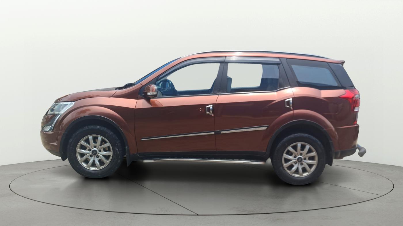 2019 Mahindra XUV500 W9, Diesel, Manual, 1,21,839 km, Left Side