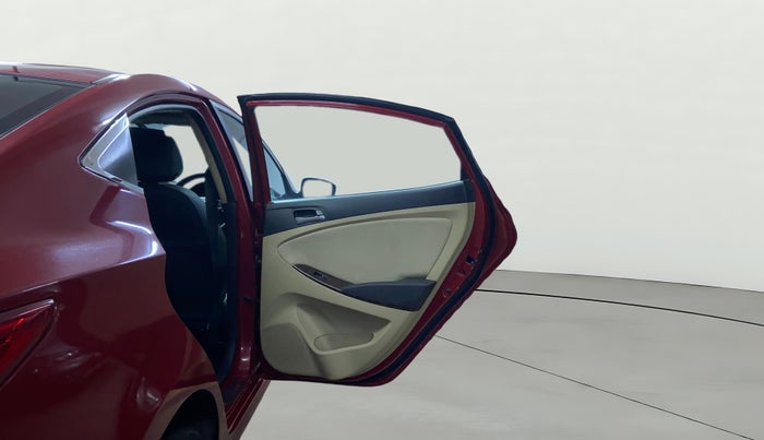 2016 Hyundai Verna 1.6 CRDI SX, Diesel, Manual, 1,02,496 km, RHS Rear Door