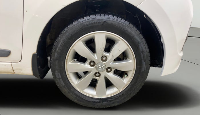 2014 Hyundai Xcent SX 1.2 (O), Petrol, Manual, 1,04,349 km, Right Front Wheel