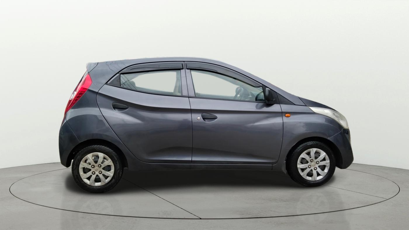 2017 Hyundai Eon MAGNA +, Petrol, Manual, 33,993 km, Right Side View