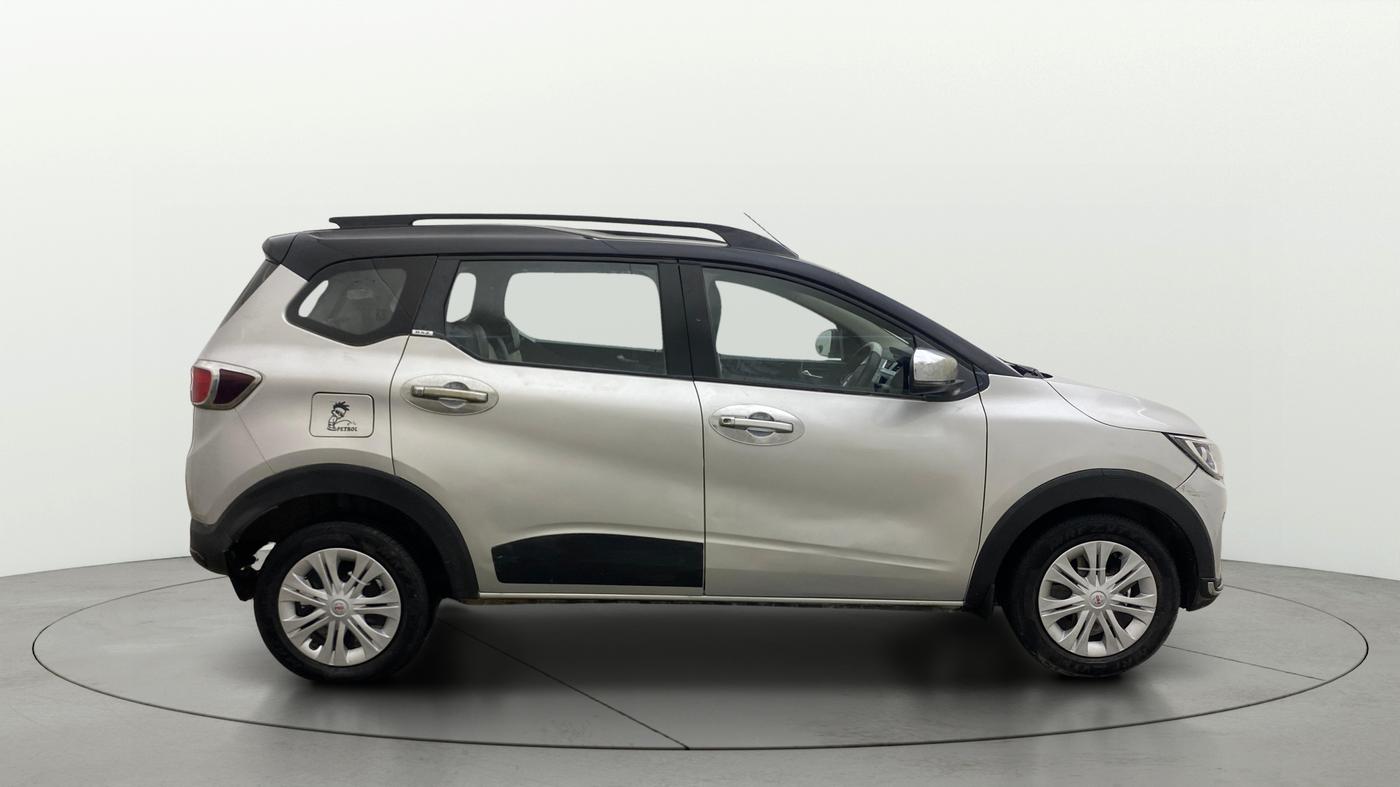 2021 Renault TRIBER RXZ DUAL TONE, Petrol, Manual, 55,760 km, Right Side View