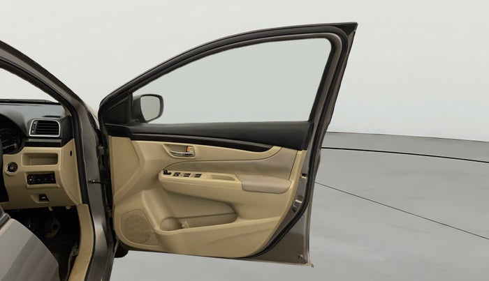 2015 Maruti Ciaz ZXI+, CNG, Manual, 78,804 km, RHS Front Door