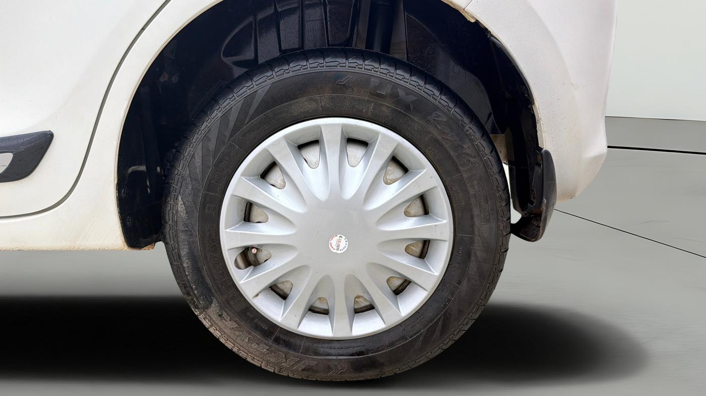 2024 Maruti Swift LXI, Petrol, Manual, 13,029 km, Left Rear Wheel