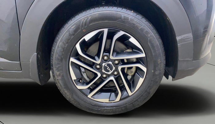 2022 KIA CARENS PRESTIGE PLUS 1.4 PETROL 7 STR, Petrol, Manual, 37,844 km, Right Front Wheel