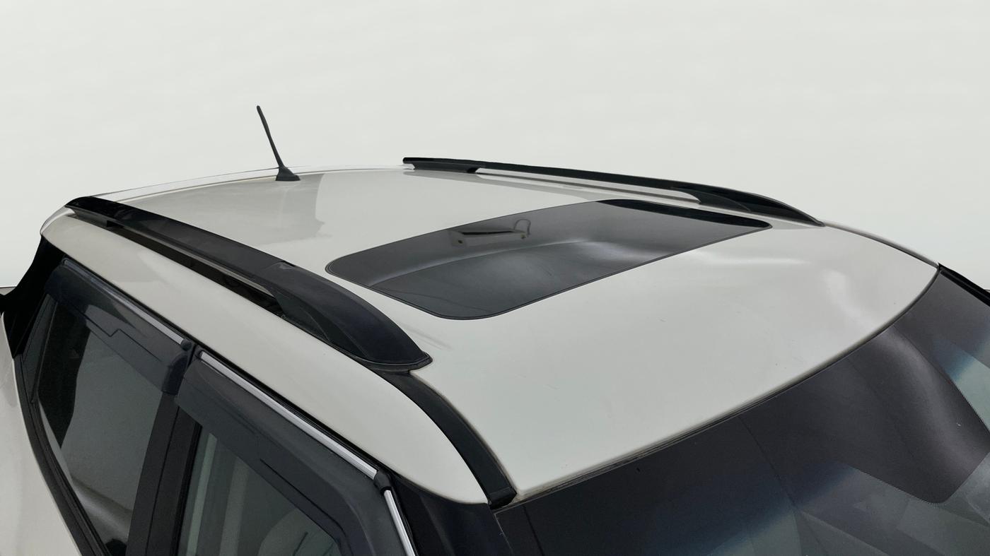 2023 Mahindra XUV300 W8 (O) 1.2 PETROL AMT, Petrol, Automatic, 44,587 km, Roof