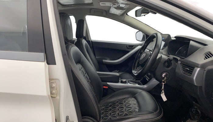 2022 Tata NEXON XMA SUNROOF PETROL, Petrol, Automatic, 41,512 km, Right Side Front Door Cabin
