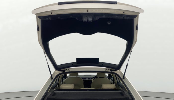 2019 Skoda Octavia STYLE 1.8 TSI AT, Petrol, Automatic, 1,12,805 km, Boot Door Open