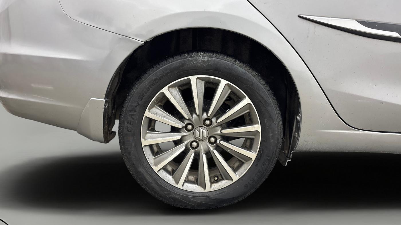 2018 Maruti Ciaz ALPHA 1.5 SHVS PETROL, Petrol, Manual, 1,23,069 km, Right Rear Wheel