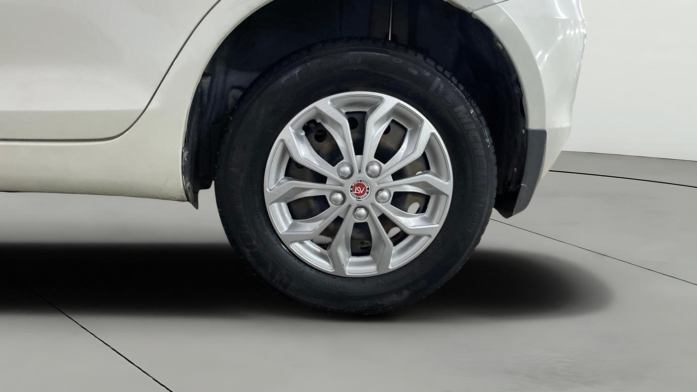 2015 Maruti Swift VXI, Petrol, Manual, 1,15,730 km, Left Rear Wheel