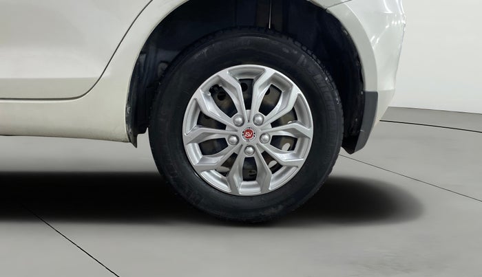 2015 Maruti Swift VXI, Petrol, Manual, 1,15,730 km, Left Rear Wheel