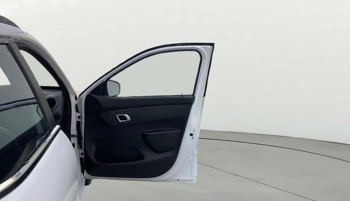 2018 Renault Kwid RXT 1.0 (O), CNG, Manual, 1,36,146 km, RHS Front Door