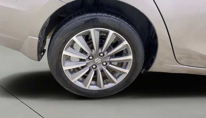 2018 Maruti Ciaz ALPHA DIESEL 1.3, Diesel, Manual, 97,854 km, Right Rear Wheel