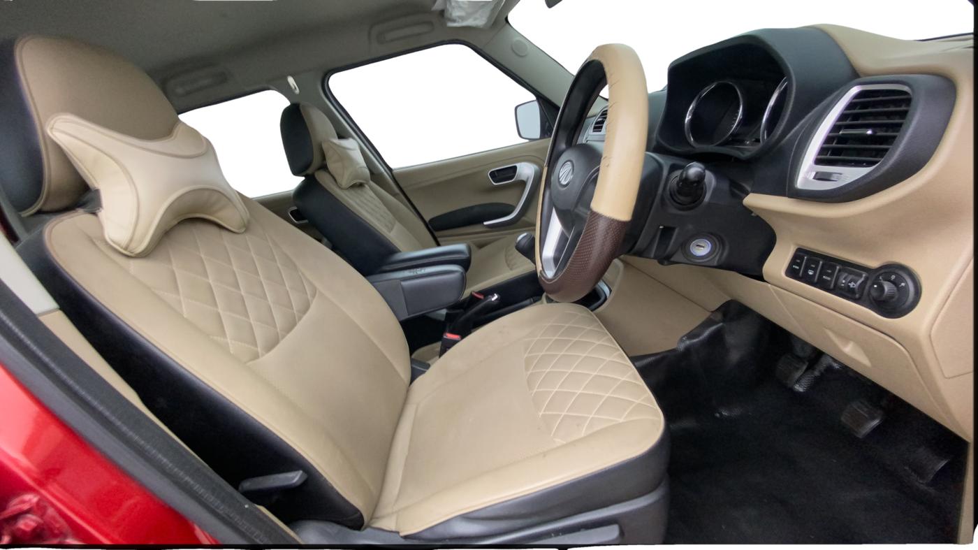2018 Mahindra TUV300 T10, Diesel, Manual, 74,032 km, Right Side Front Door Cabin
