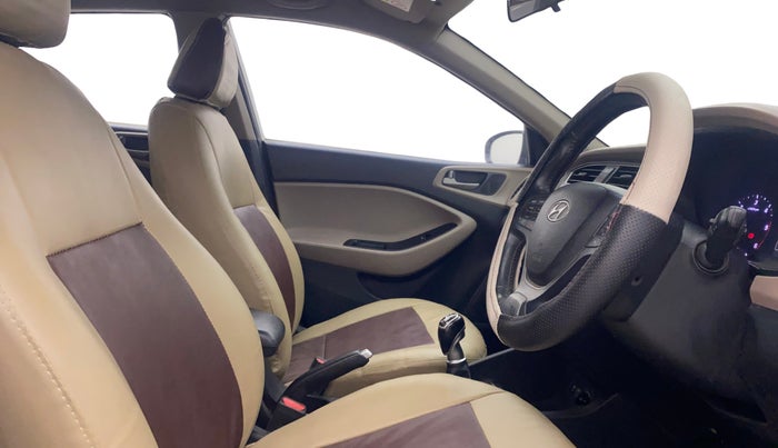 2016 Hyundai Elite i20 ASTA 1.4 CRDI (O), Diesel, Manual, 1,13,330 km, Right Side Front Door Cabin