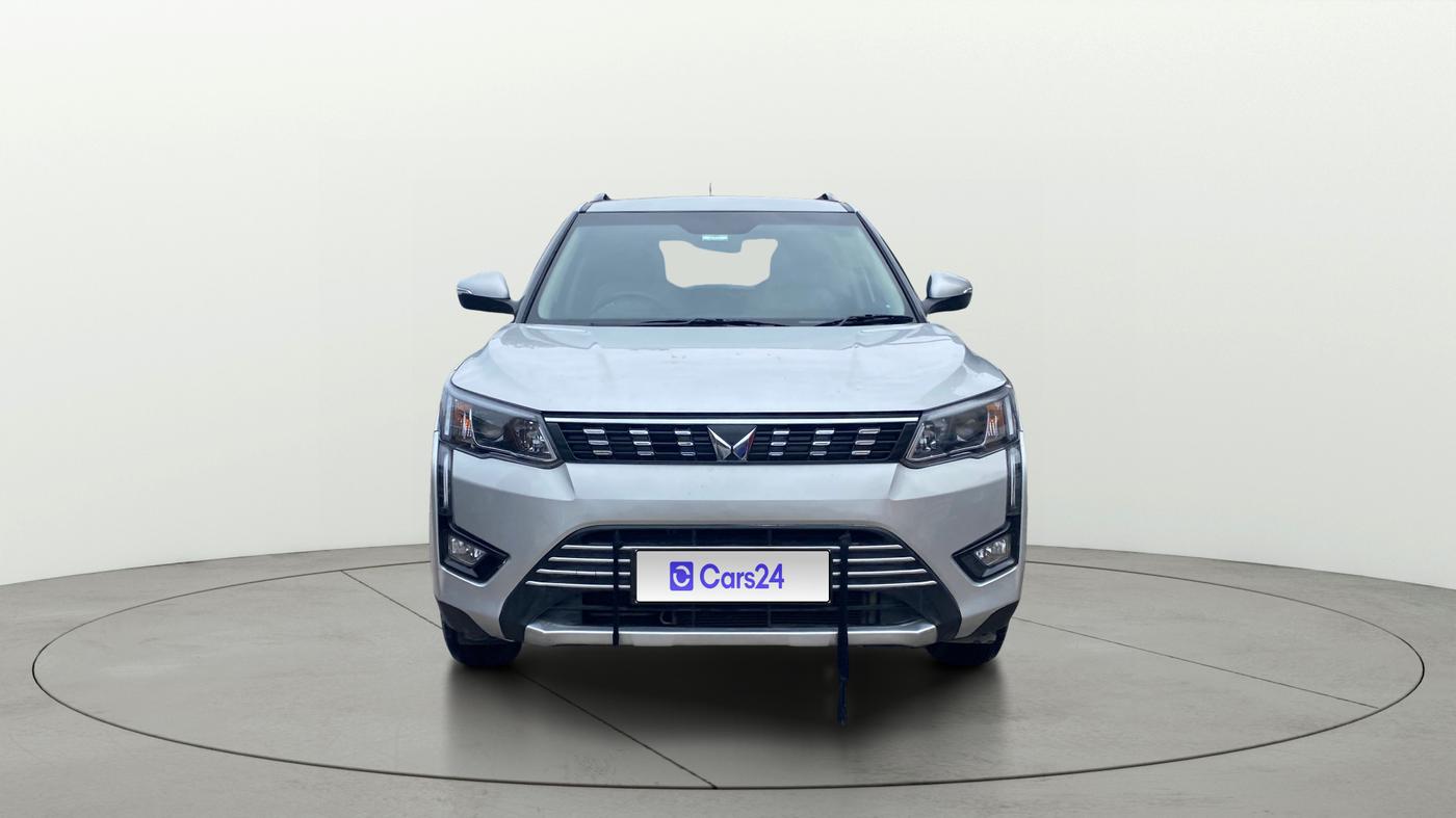 2022 Mahindra XUV300 W8 1.2 PETROL, Petrol, Manual, 15,635 km, Front