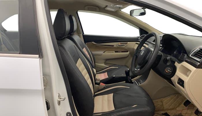 2016 Maruti Ciaz VDI+ SHVS, Diesel, Manual, 79,947 km, Right Side Front Door Cabin