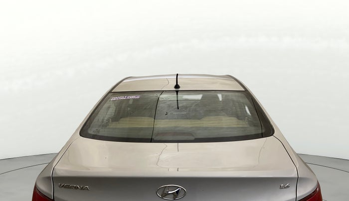 2015 Hyundai Verna FLUIDIC 4S 1.6 VTVT S(O), Petrol, Manual, 59,569 km, Rear Windshield