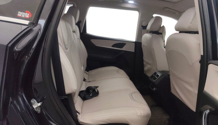 2023 Mahindra XUV700 AX 5 P MT 7 STR, Petrol, Manual, 13,935 km, Right Side Rear Door Cabin