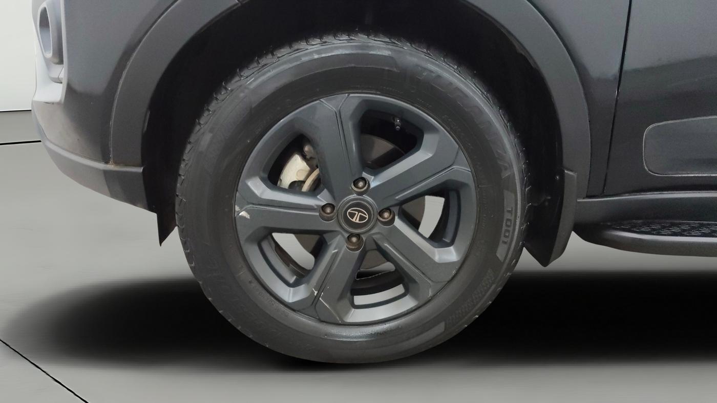 2022 Tata NEXON XZA PLUS (O) DIESEL DARK EDITION, Diesel, Automatic, 42,604 km, Left Front Wheel