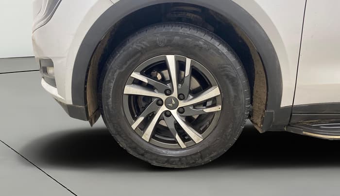 2022 Mahindra XUV700 AX 5 P MT 5 STR, Petrol, Manual, 46,675 km, Left Front Wheel