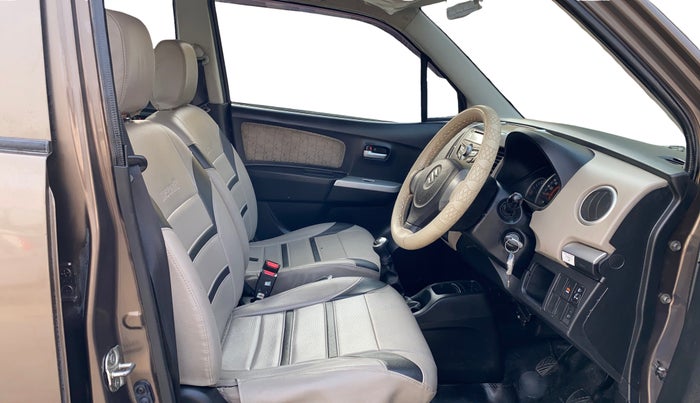 2016 Maruti Wagon R 1.0 VXI, Petrol, Manual, 1,13,290 km, Right Side Front Door Cabin