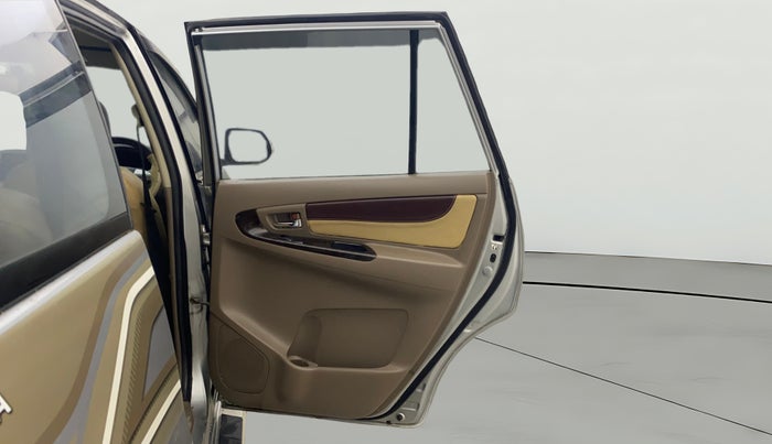 2015 Toyota Innova 2.5 VX 8 STR, Diesel, Manual, 1,02,630 km, RHS Rear Door