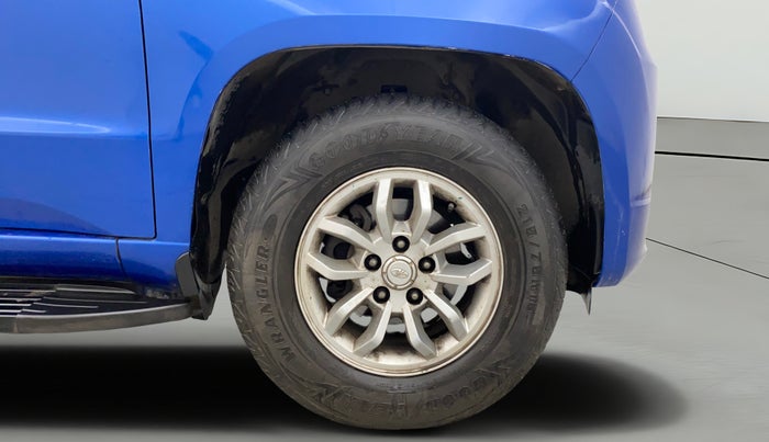 2015 Mahindra TUV300 T8 AMT, Diesel, Automatic, 99,195 km, Right Front Wheel