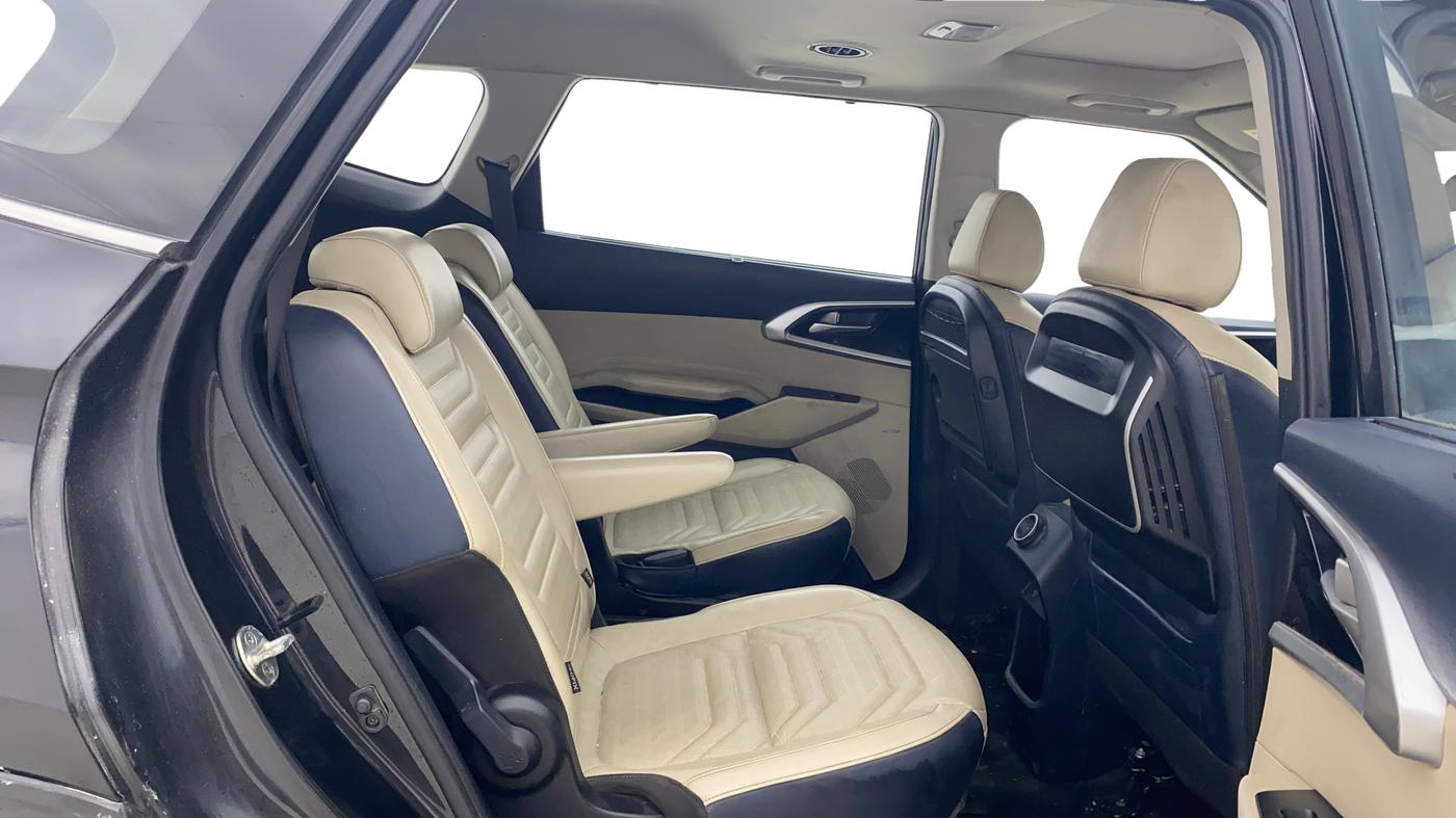 2022 KIA CARENS LUXURY PLUS 1.5 DIESEL AT 6 STR, Diesel, Automatic, 74,209 km, Right Side Rear Door Cabin