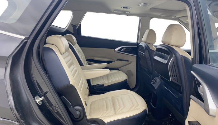 2022 KIA CARENS LUXURY PLUS 1.5 DIESEL AT 6 STR, Diesel, Automatic, 72,078 km, Right Side Rear Door Cabin