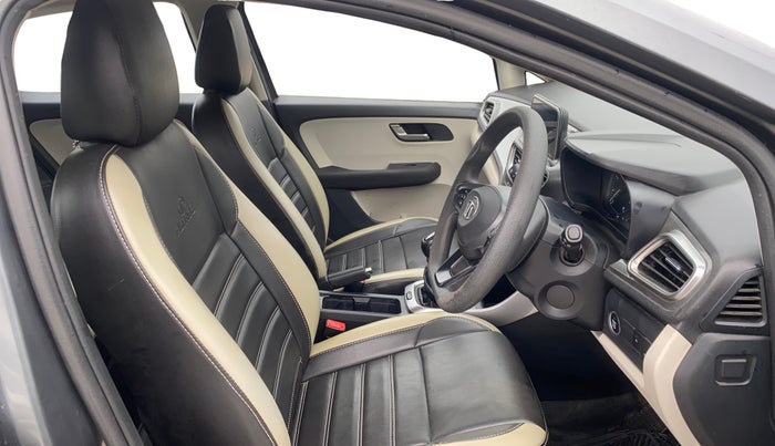 2022 Tata ALTROZ XZ PETROL, Petrol, Manual, 29,714 km, Right Side Front Door Cabin