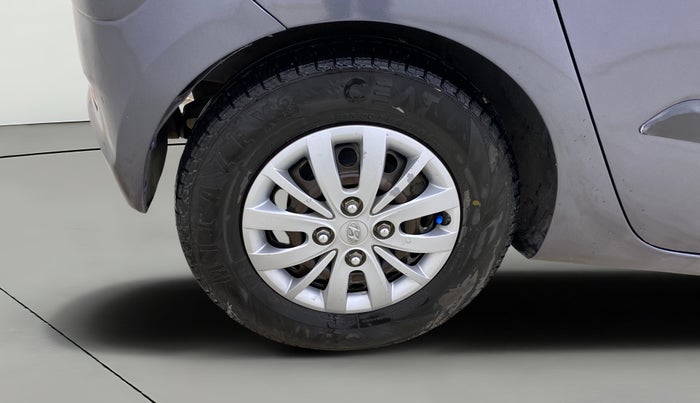 2014 Hyundai i10 SPORTZ 1.2, CNG, Manual, 86,107 km, Right Rear Wheel