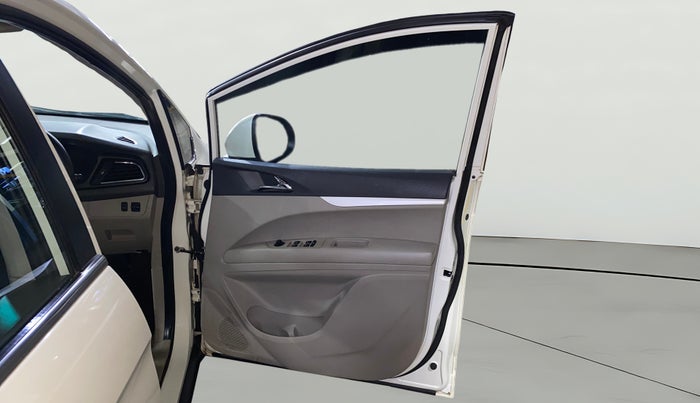 2020 Mahindra MARAZZO M 6 + 8 STR, Diesel, Manual, 87,670 km, RHS Front Door